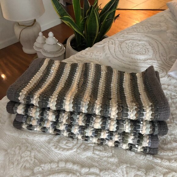 SET OF 4 WOVEN "RAG RUG" LOOK PLACEMATS - Picture 1 of 4